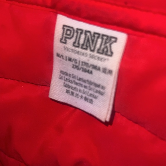 I’m selling a pullover jacket it’s. Been worn before it’s a real cute hoodie - Picture 6 of 6